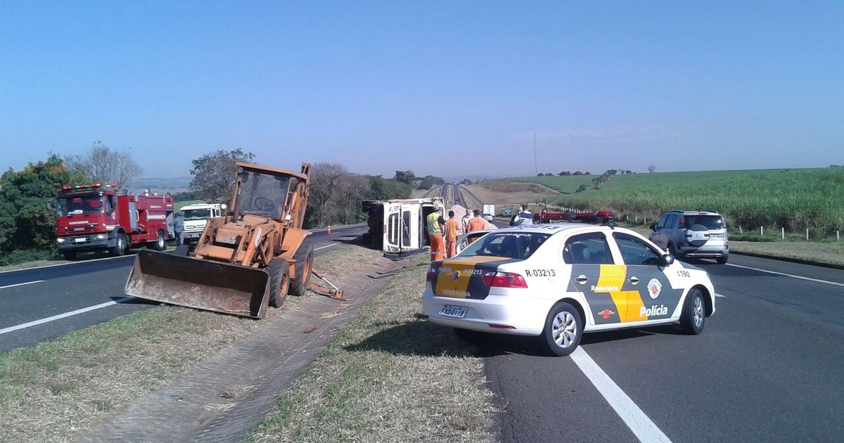 Motorista morre após tombamento de caminhão em estrada de ... - Globo.com