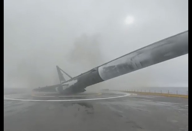 Vídeo registrou momento em que foguete Falcon 9, da SpaceX, tombou e explodiu depois de pousar (Foto: Instagram/Divulgação/elonmusk)