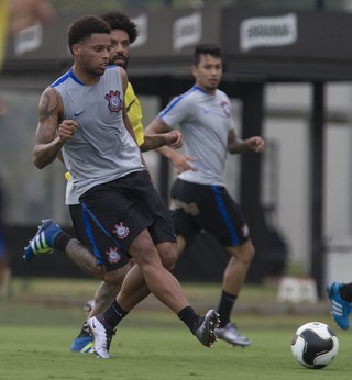 André vive jejum parecido com o de Love e diz: “Gols estão encalhados”