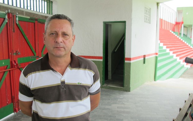 Edu Marangon, gerente de futebol da Portuguesa Santista (Foto: Bruno Gutierrez / Globoesporte.com)