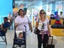Antônia Fontenelle embarca com o filho Salvatore em aeroporto do Rio