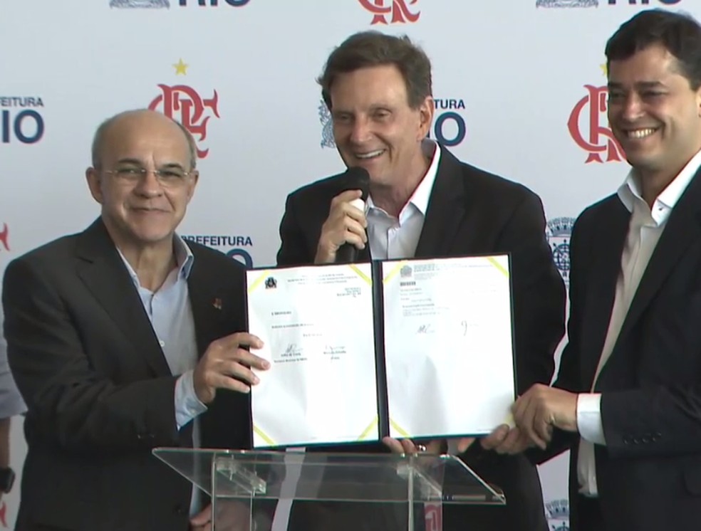Bandeira de Mello, Marcelo Crivella e Índio em inauguração da Arena do Flamengo (Foto: Reprodução)