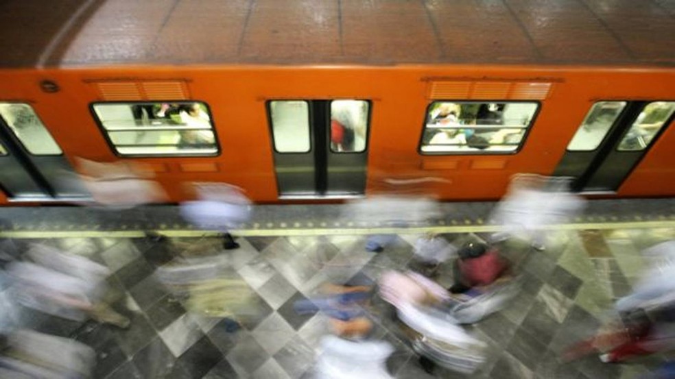 O metrô da Cidade do México tem vagões exclusivos para mulheres para combater o assédio  (Foto: AFP)