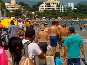 Praias ficaram lotadas em Florianópolis (Foto: Reprodução/RBS TV)