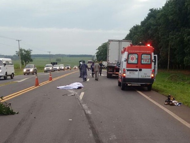 Vítimas teriam sido atropeladas ao pedir ajuda em rodovia após acidente (Foto: Julio Pitbull/Olimpia24horas)