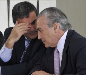  O ministro da Justiça, José Eduardo Cardozo (à esquerda), e o vice-presidente da República, Michel Temer, se reuniram no Palácio do Jaburu nesta quinta-feira (Foto: Antonio Cruz/ABr)