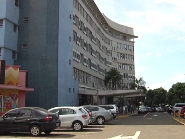 Santa Casa de Araçatuba está recebendo os pacientes do pronto-socorro (Foto: Reprodução / TV Tem)