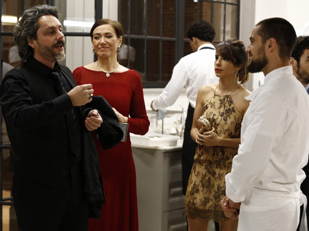 O Comendador elogia o trabalho feito por Vicente na festa (Foto: Fábio Rocha/TV Globo)