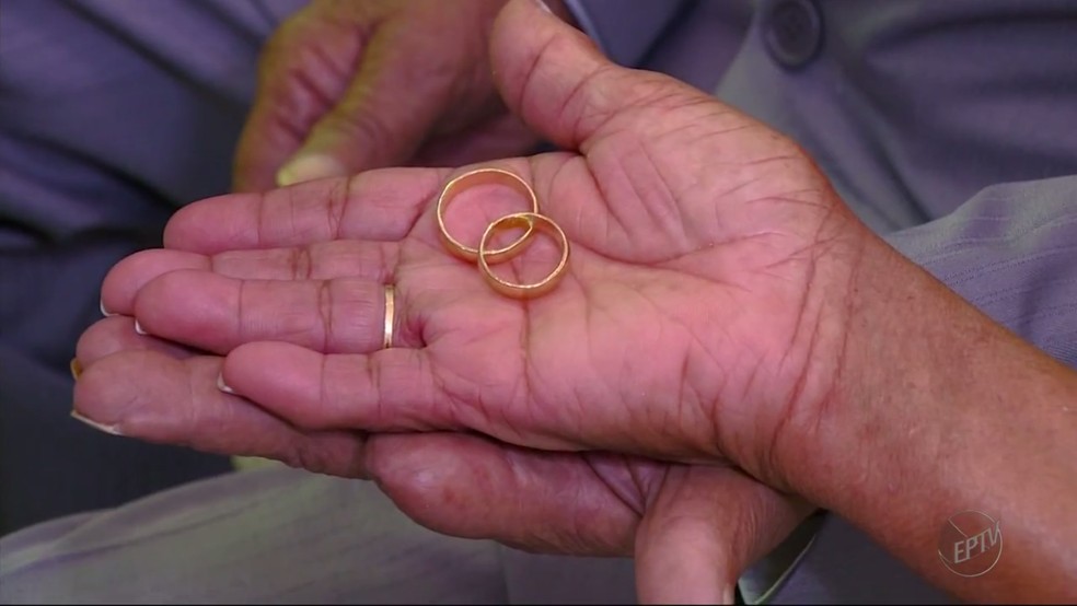  Casais têm um apoio social maior que os solteiros, diz estudo  (Foto: Reprodução EPTV/Cacá Trovó)