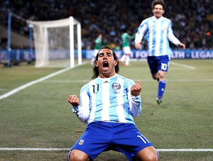 Tevez Messi gol Argentina (Foto: Getty Images)