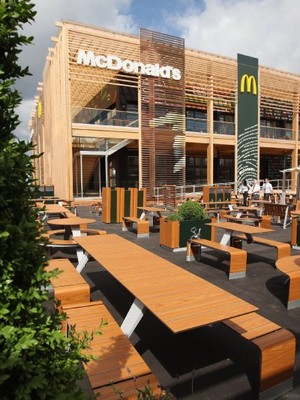 Para chamar (mais) a atenção, o McDonald's preparou uma jogada de marketing especial para a Olimpíadas: construiu a maior loja da  marca no mundo (Foto: Divulgação)