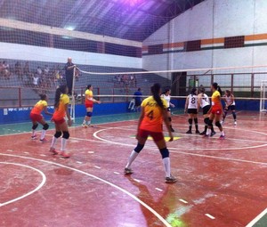 Seleção Acreana de vôlei feminino sub-17 faz amistosos em Tarauacá (Foto: Divulgação/Feav)