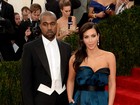 Kim e Kanye West aguardam acordo pré-nupcial para se casar, diz site