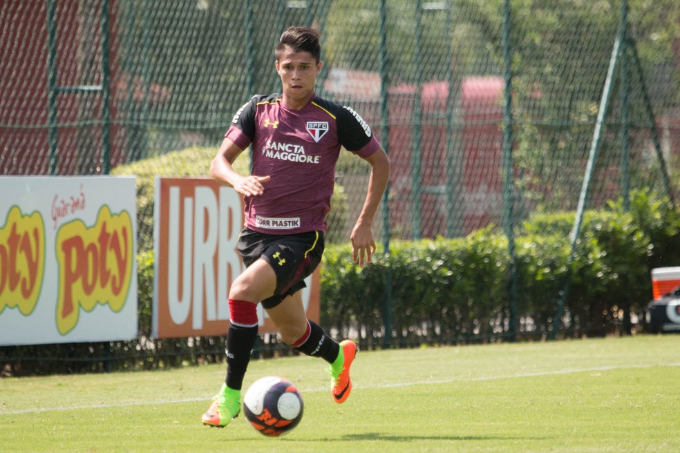 Luiz Araújo não marca gols desde o dia 5 de março (Foto: Igor Amorim/saopaulofc.net)