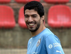 Suaréz treino Uruguai (Foto: AFP)