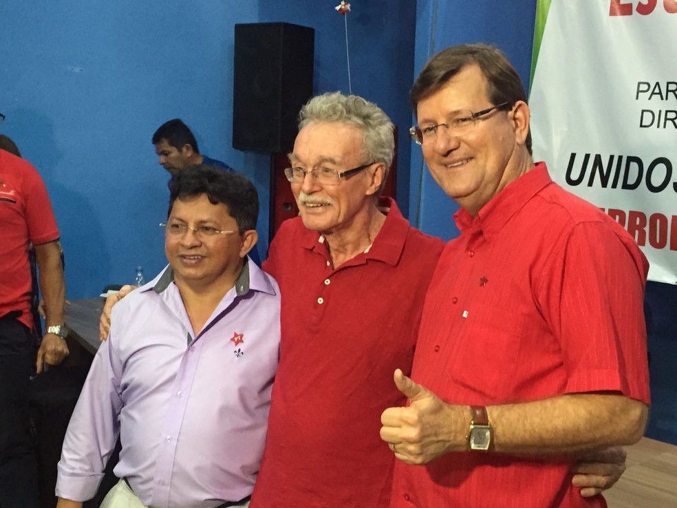 Deputados Sinésio (primeiro, da esquerda para a direita) e José Ricardo (último) anunciaram candidatura (Foto: Leandro Guedes/Rede Amazônica)