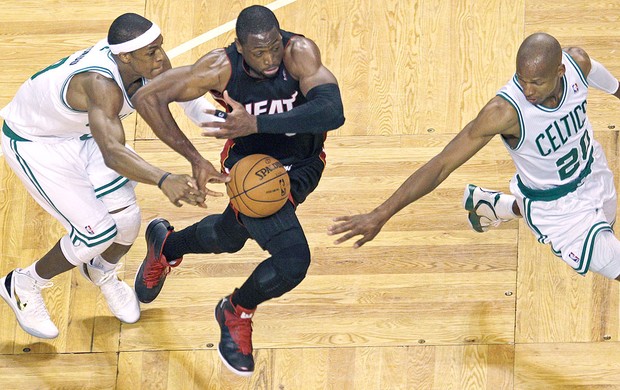  Dwyane Wade na partida do Miami Heat contra o Boston na NBA (Foto: AP)