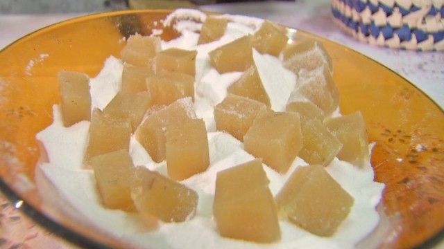 Dona Tranquila produz doces há mais de 20 anos (Foto: Reprodução TV TEM)