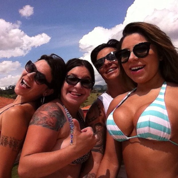 Andressa Ferreira e Thammy com amigas (Foto: Reprodução/Instagram)
