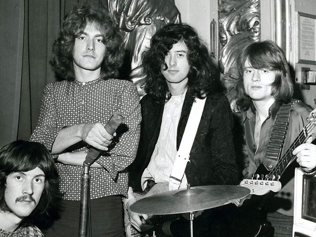 Em 3 de março de 1969, no Playhouse Theatre, Londres, onde o Led Zeppelin gravou ‘Communication breakdown’, ‘Dazed and confused’ e ‘I can’t quit you baby’ para o programa Top Gear, de John Peel (Foto: Jimmy Page Collection/Divulgação) Em 3 de março de 1969, no Playhouse Theatre, Londres, onde o Led Zeppelin gravou ‘Communication breakdown’, ‘Dazed and confused’ e ‘I can’t quit you baby’ para o programa Top Gear, de John Peel (Foto: Jimmy Page Collection/Divulgação)