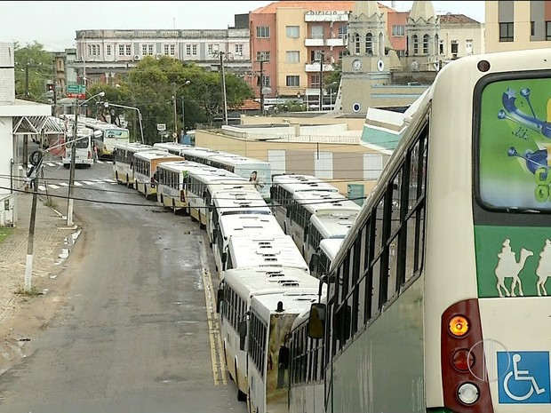 Rodoviários paralisaram ônibus até o início da tarde deste sábado em Natal (Foto: Reprodução/Inter TV Cabugi)