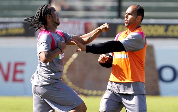 Carlos Alberto e Alecsando no treino do Vasco (Foto: Jorge William / Ag. O Globo)