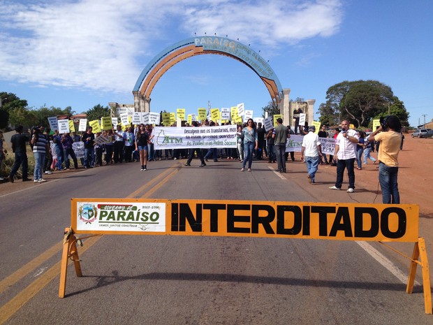 Prefeitos do Tocantins interditam BR-153 (Foto: Rachel Lemos/TV Anhanguera TO)