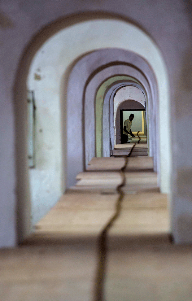 Velho forte colonial da era espanhola, na ba&iacute;a de Havana, foi palco da fa&ccedil;anha (Foto: Desmond Boylan/AP)