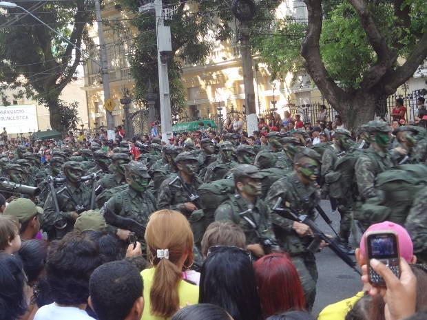 Exército Brasileiro desfilou com 1.237 homens e 17 viaturas em Belém (Foto: Ingo Muller/ G1)