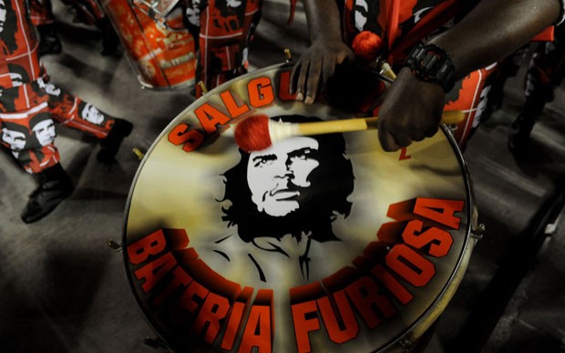 A mais famosa imagem de Che Guevara estampou os instrumentos do Salgueiro (Foto: Alexandre Durão/G1)