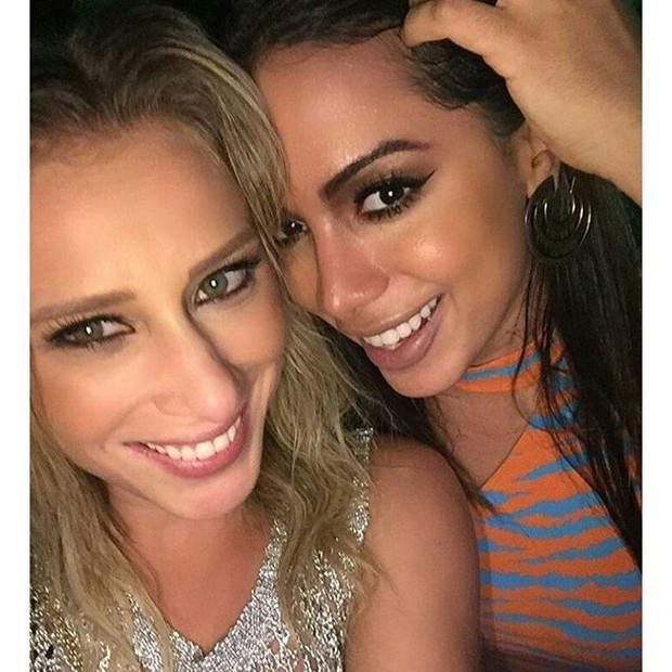 Anitta e Lethicia Bronstein (Foto: Reprodução/Instagram)