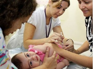 Vacinação de criança (Foto: Divulgação Prefeitura/Ricardo Boni)