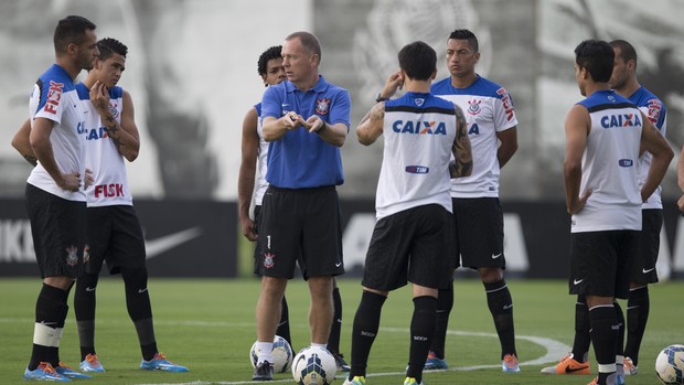 Corinthians inicia dias de marasmo com treinamento leve