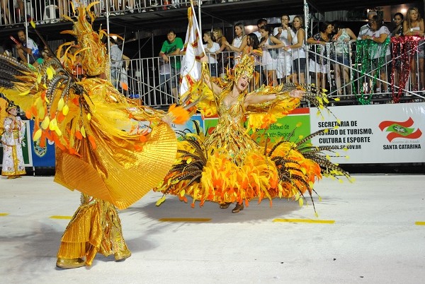 Programação do Carnaval de Joaçaba começa às 21h30 e primeiro desfilo inicia às 22h (Foto: Mayelle Hall/Divulgação)