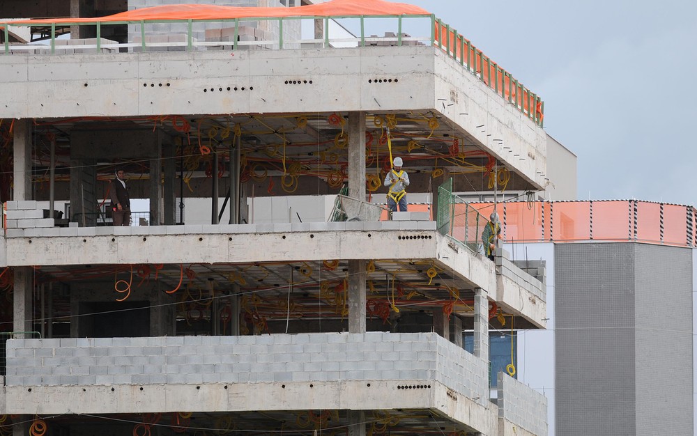 Setor da construção respondia, em 2015, pelo maior percentual de trabalhadores contratados de forma intermediária, segundo IBGE (Foto: Dênio Simões/Agência Brasília)