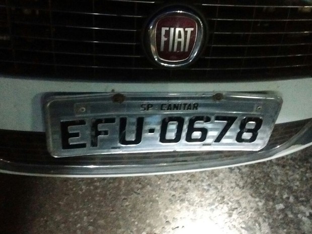 Eles estavam um carro com placas de Canitar (Foto: Polícia Civil/ Divulgação)