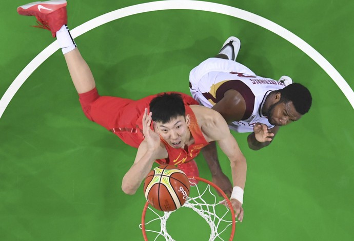 Escolhido no Draft deste ano da NBA, Zhou Qi faz parte da nova geração de jogadores da China (Foto: Reuters)