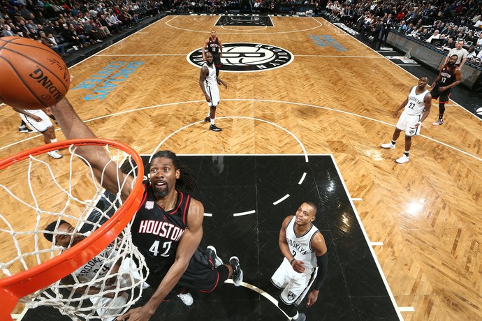 Nenê faz bonita cesta no jogo contra os Nets (Foto: Nathaniel S. Butler/NBAE via Getty Images) Nenê faz bonita cesta no jogo contra os Nets (Foto: Nathaniel S. Butler/NBAE via Getty Images)