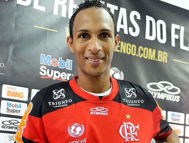 Liedson apresentado no Flamengo (Foto: Alexandre Vidal / Fla Imagem)