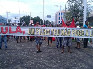 Ato contra o impeachment da presidente Dilma em Teresina (Foto: Juliana Gomes/G1)