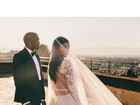 Kim Kardashian mostra foto inédita do casamento com Kanye West
