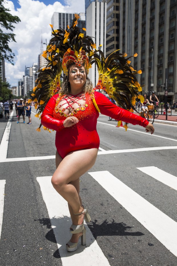 Miss Uberlândia Plus Size faz ensaio inspirado no Carnaval (Foto: Isa Hansen / Divulgação)