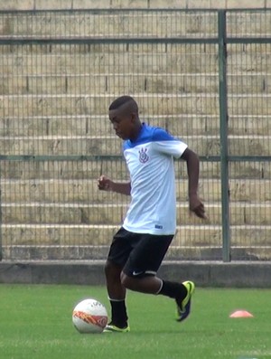 Mano relaciona garoto de 17 anos para partida contra o Penapolense