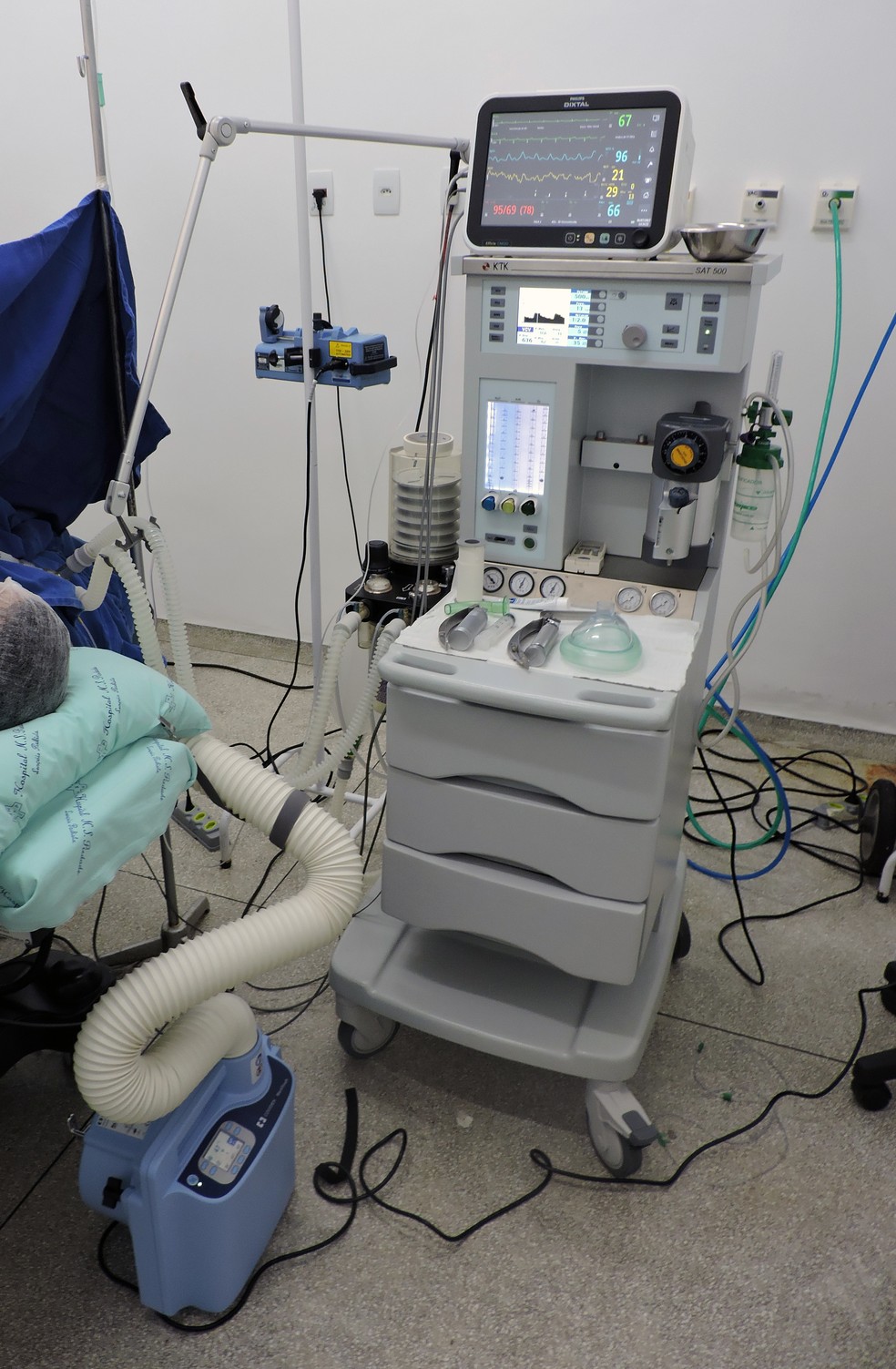 Máquina suga o sangue do campo cirúrgia e secreções e separa hemácias para reinfundir no paciente (Foto: Hospital Nossa Senhora da Piedade/Divulgação)