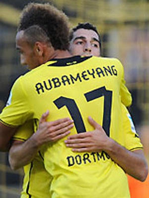 Pierre-Emerick Aubameyang comemora, Borussia Dortmund x Bursaspor (Foto: Reprodução/Site Oficial do Borussia Dortmund)