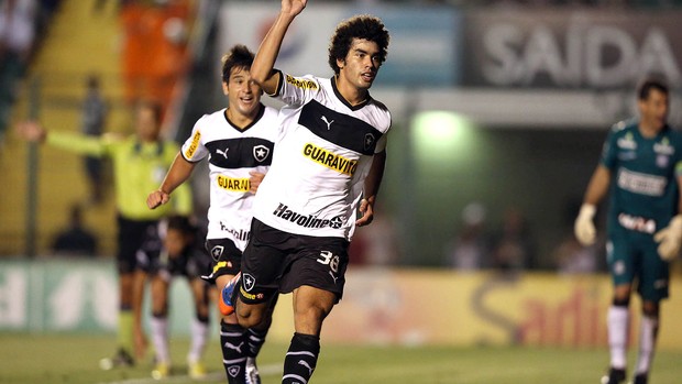 Bruno Mendes comemora gol do Botafogo contra o Figueirense (Foto: Ag. Estado)
