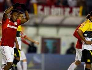 Willians marca contra o Criciúma (Foto: Alexandre Lops / Inter, DVG)