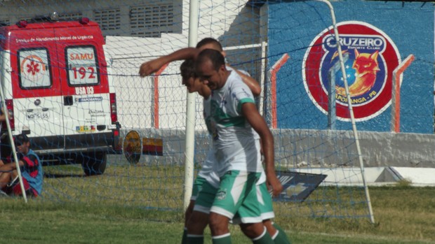 Delany marca três e Nacional de Patos vence o Cruzeiro-PB no Zezão (Foto: Luiz Carlos Roque / Globoesporte.com/pb)