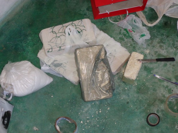 Droga encontrada na casa no Chácara Silvestre durante operação da Polícia Civil em Taubaté. (Foto: Divulgação/Polícia Civil)