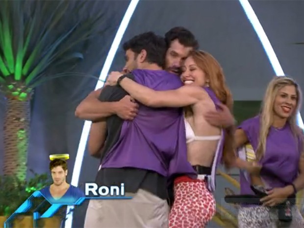 Foto: Marcelo disputa com Roni oitava liderança do 'BBB 14' em prova de conhecimentos  gerais - Purepeople